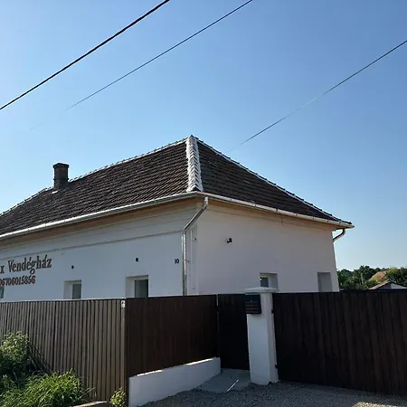 Semesterbostad Relax Vendeghaz Tisza-to *