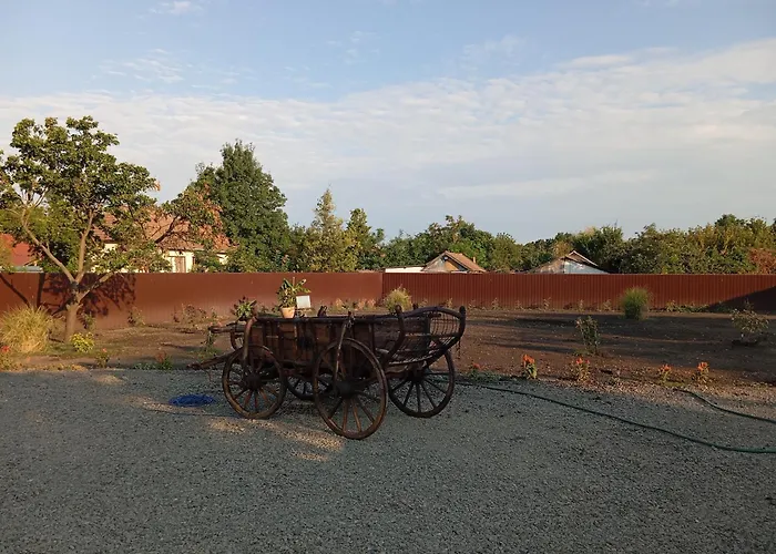 Relax Vendeghaz Tisza-to Case de vacanță